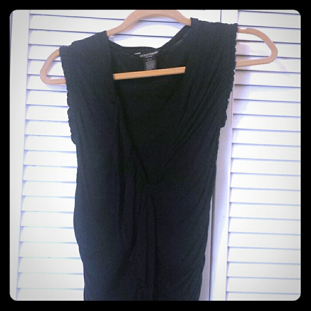 Woman's v-neck Sleeveless Top